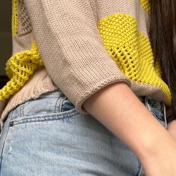 Tan and yellow sweater - Picture 5 of 6